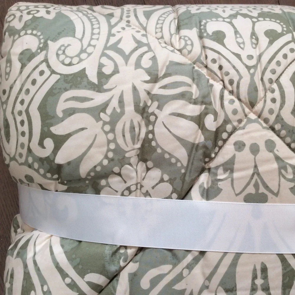 Pottery Barn Lorraine Comforter Quilt Twin
